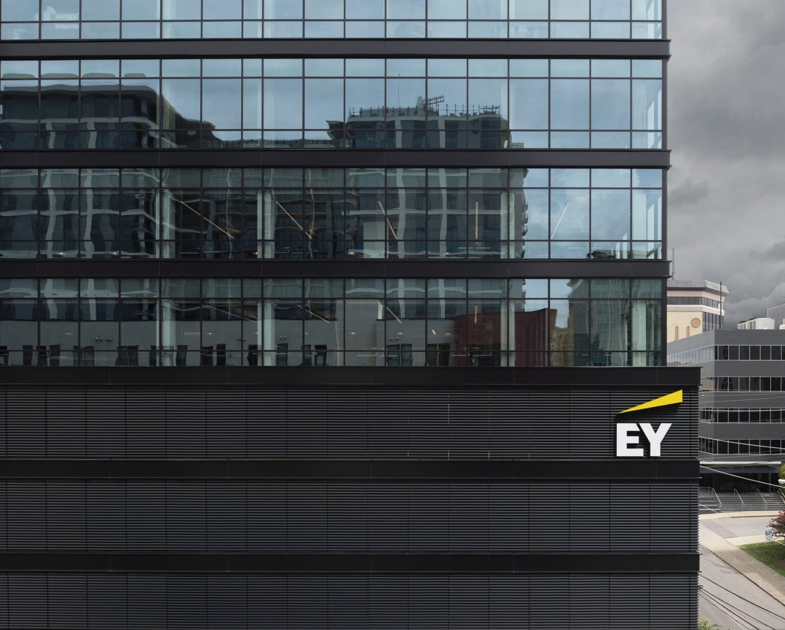 EY EDGE Tax Center | JE Dunn Construction
