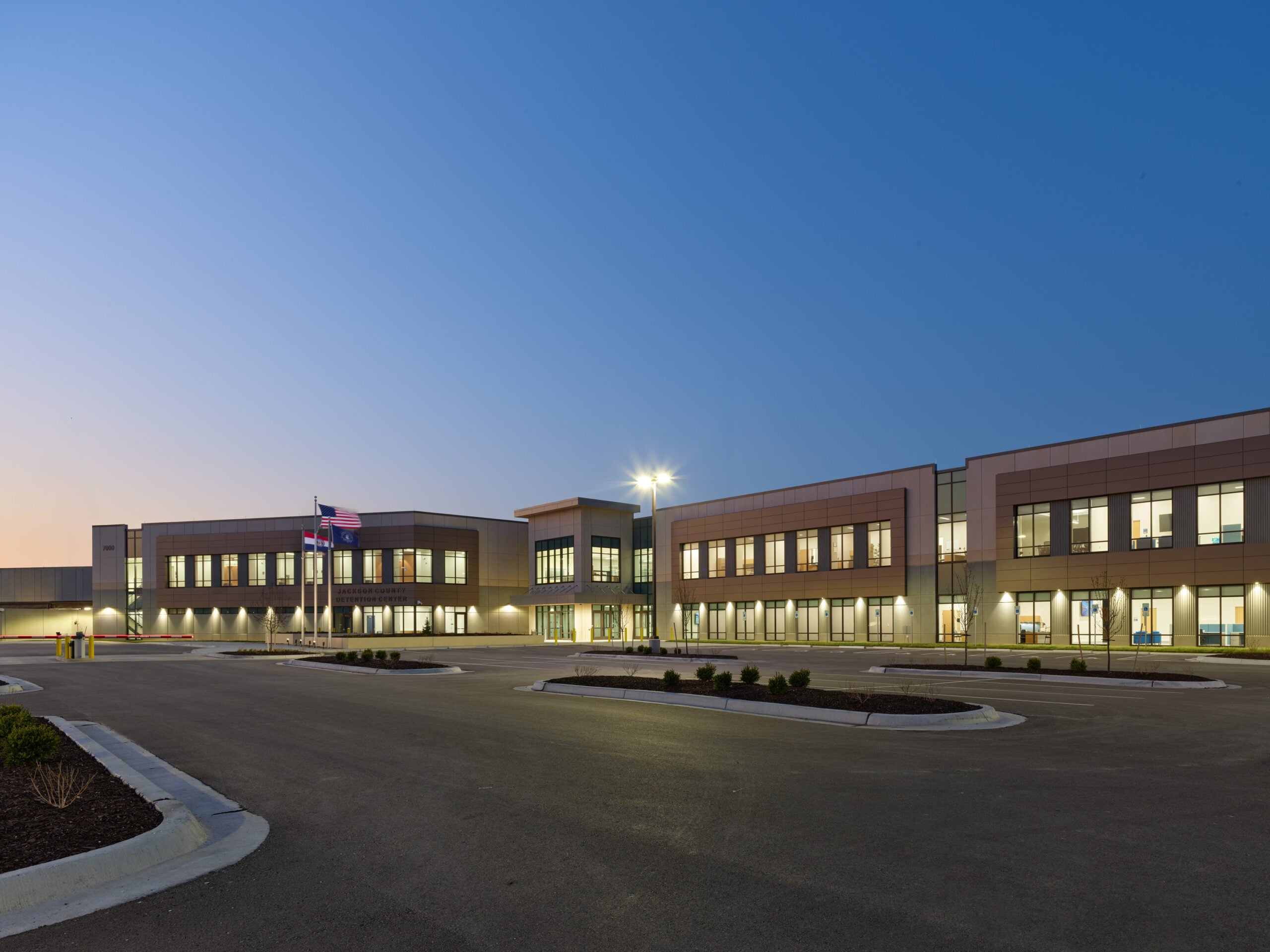 Image at night of the Jackson County Detention Center built by JE Dunn